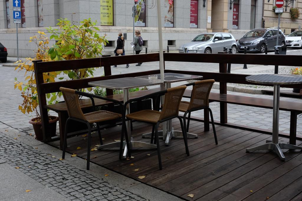 Academus Pub & Guest House Wroclaw Luaran gambar